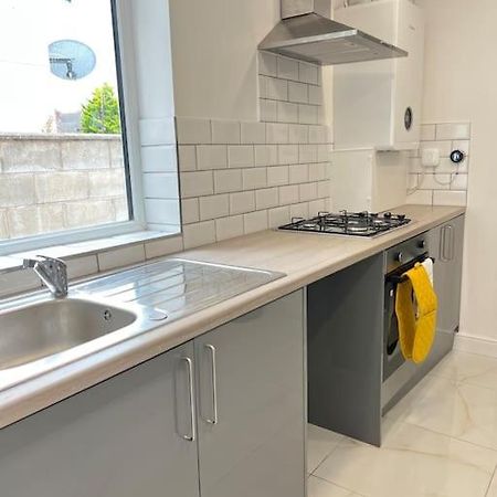 Catherine 5 Bedroom House Крю Екстериор снимка