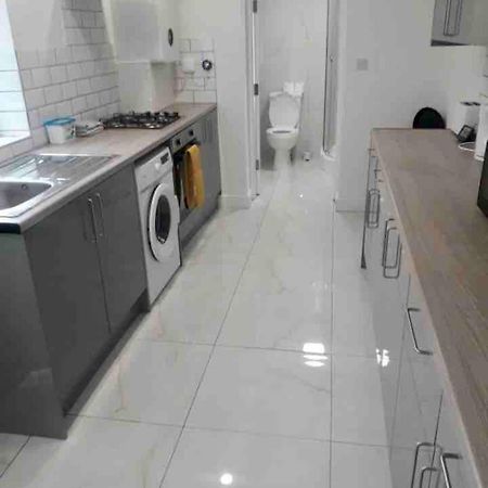 Catherine 5 Bedroom House Крю Екстериор снимка