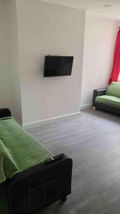 Catherine 5 Bedroom House Крю Екстериор снимка