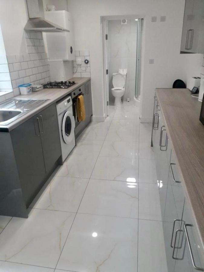 Catherine 5 Bedroom House Крю Екстериор снимка