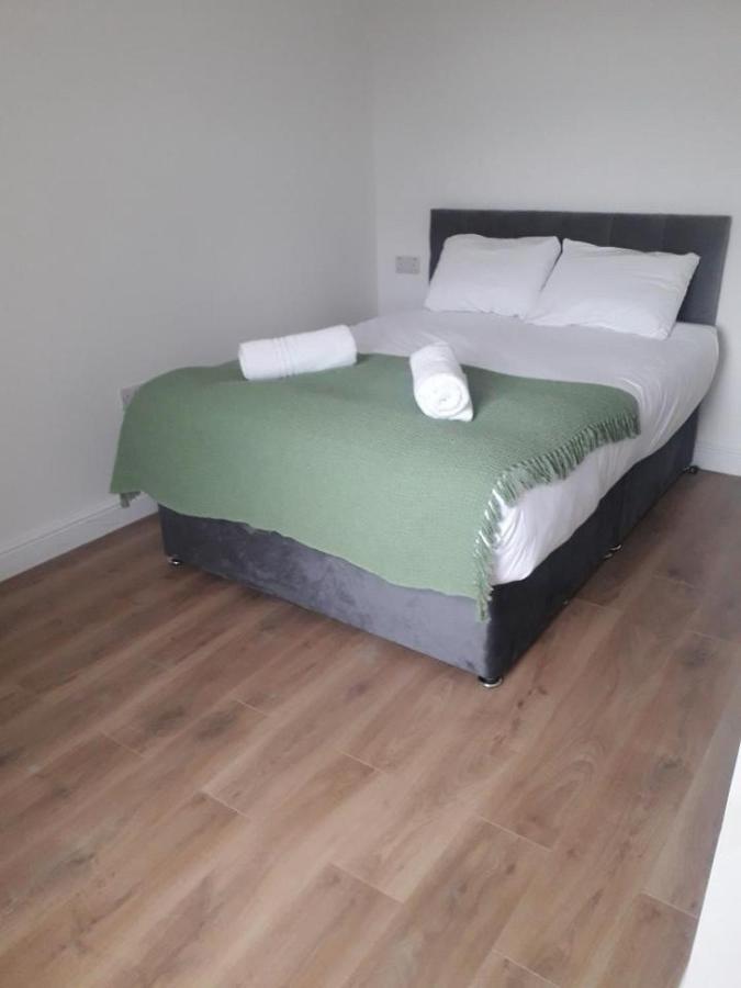 Catherine 5 Bedroom House Крю Екстериор снимка