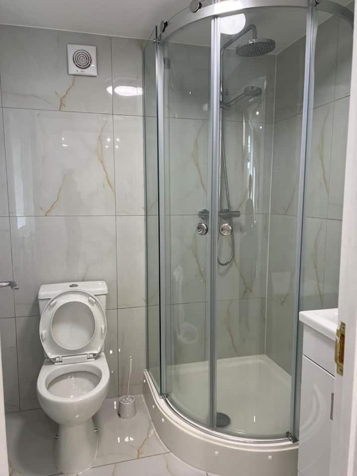 Catherine 5 Bedroom House Крю Екстериор снимка