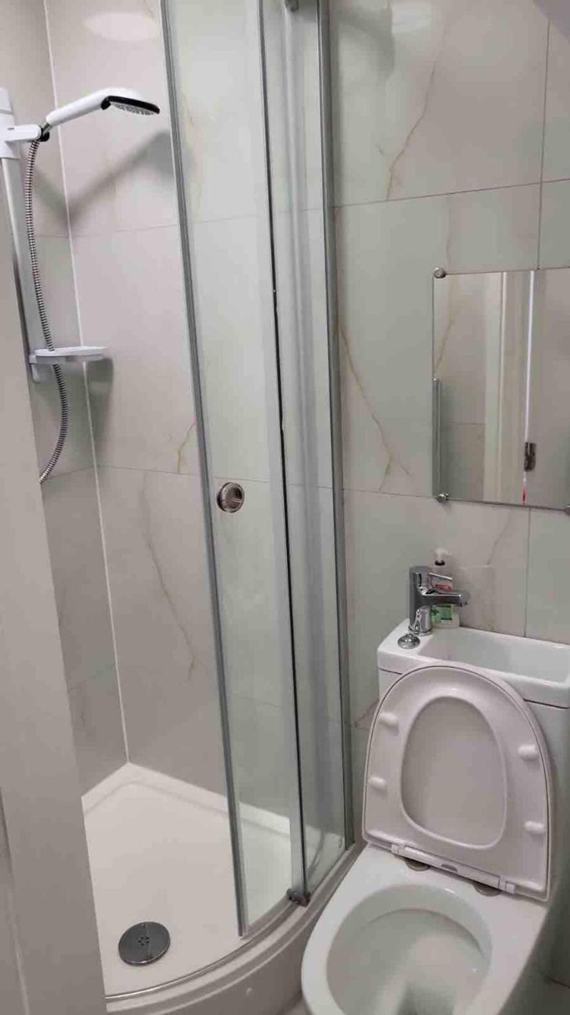 Catherine 5 Bedroom House Крю Екстериор снимка