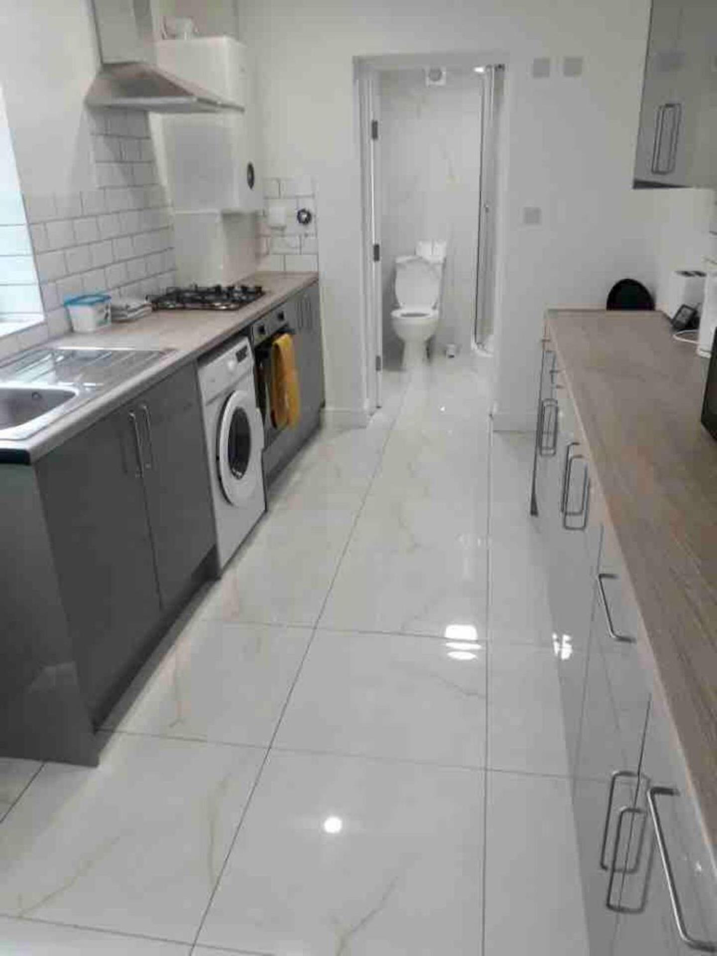 Catherine 5 Bedroom House Крю Екстериор снимка